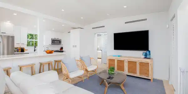 Image 3: Living area and kitchen