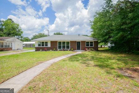 10 Delta Circle, Savannah GA 31406
