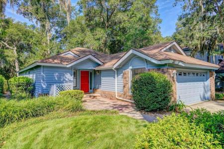 21 Bay Tree Court W