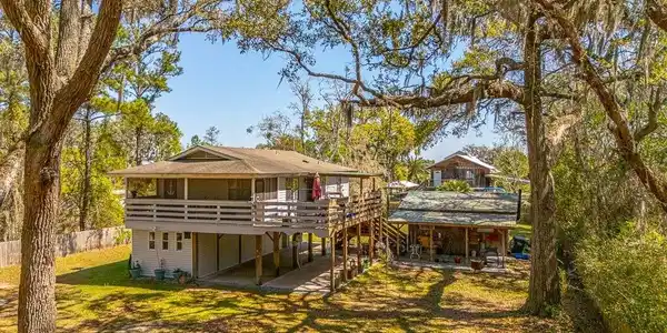 33 Warren Avenue, Waverly GA 31565