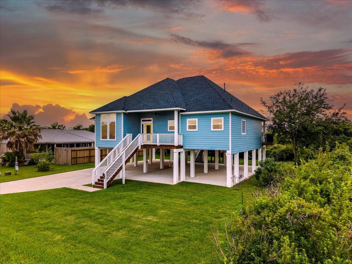 Image 2: Steps from San Leon&rsquo;s Best: Enjoy easy access to p