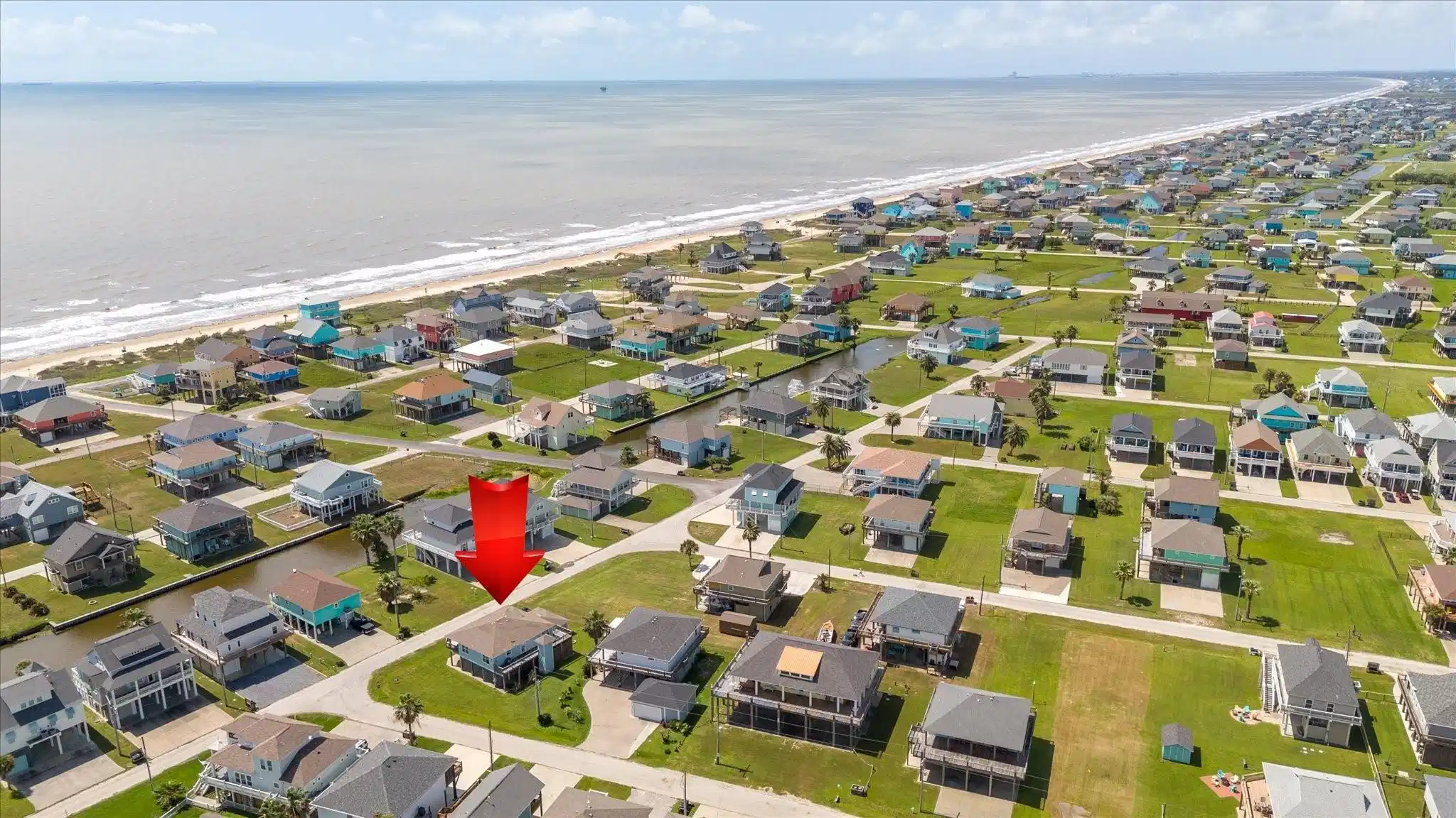 Image 1: Just a few rows to the beach!