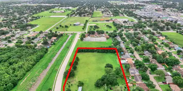 Image 2: Rare acreage in Texas City!
