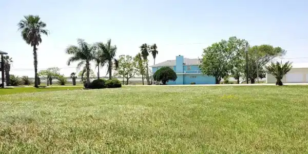 925 W Bayshore Drive