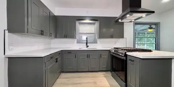 Image 3: Kitchen