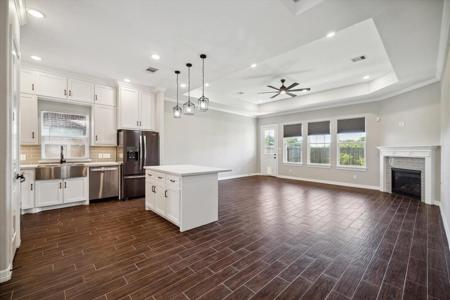 6 N Forrest Ave