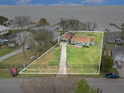 3827 Bayshore Drive