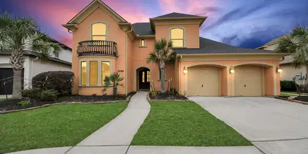 2256 Lake Cove Way