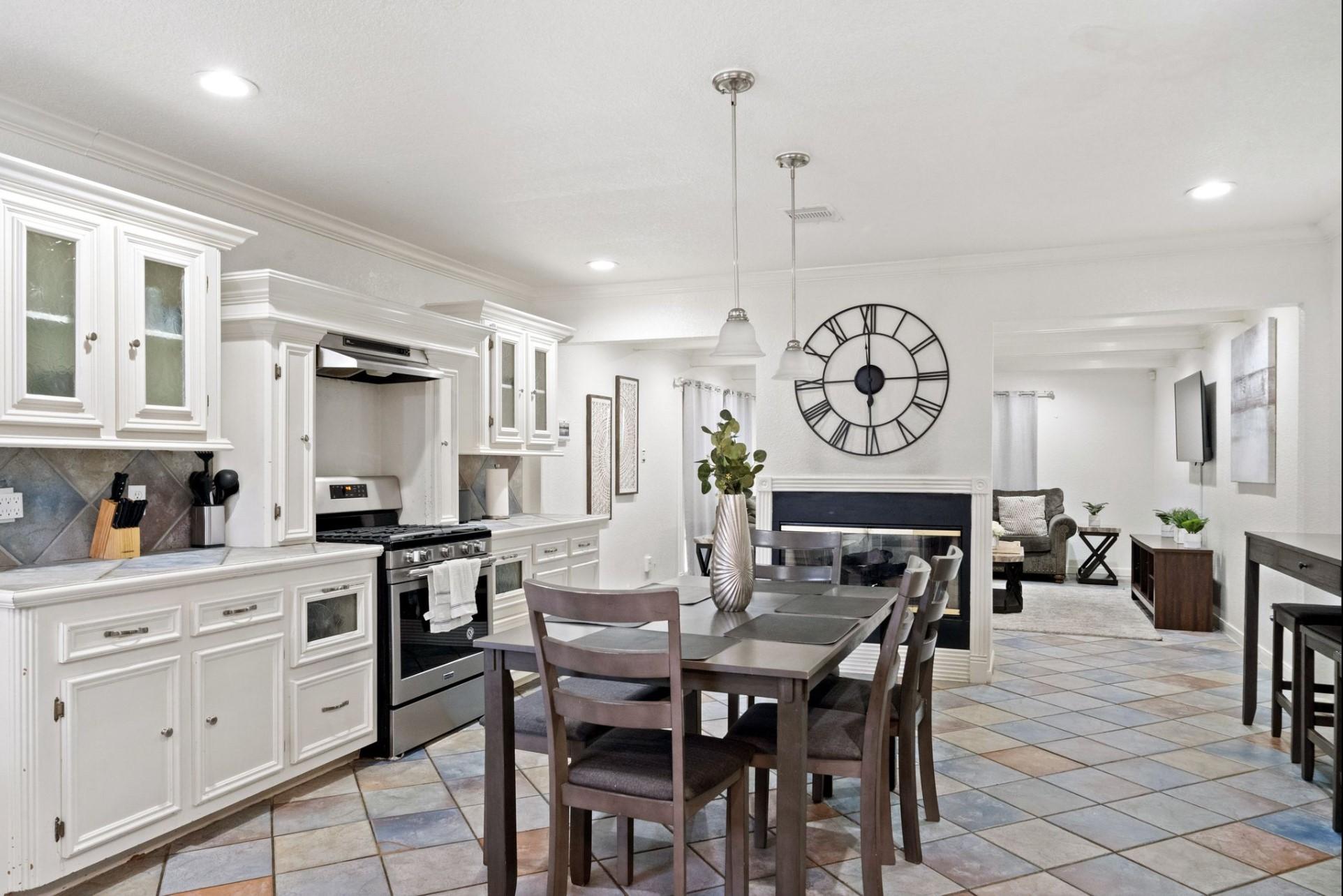 Image 3: Kitchen