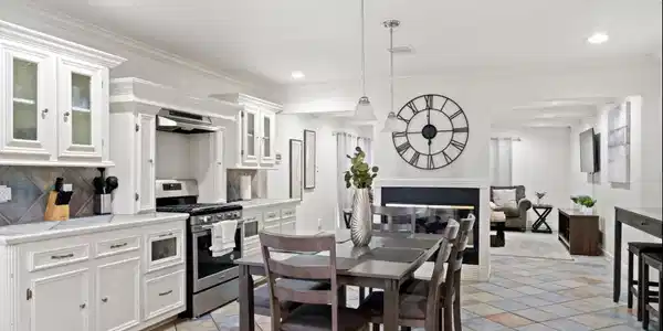 Image 3: Kitchen
