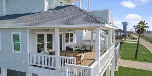 Image 2: Amazing location with  panoramic beach views!
Mas