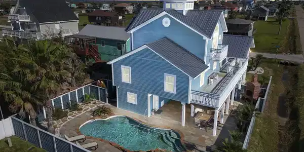 Image 2: Welcome to your next Vacation Home!