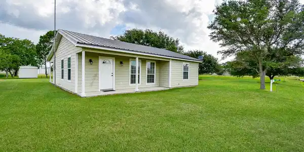880 Swallow Drive