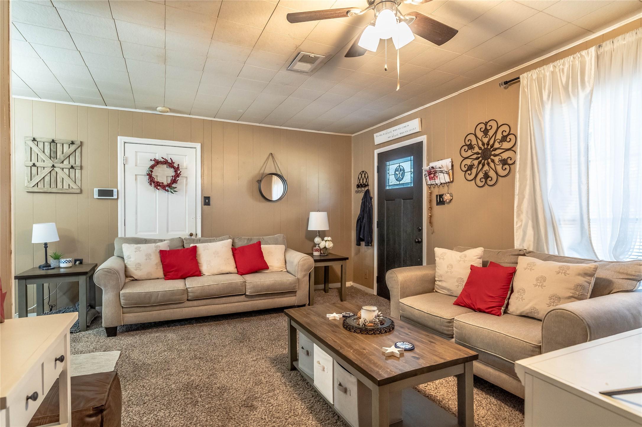 Image 3: Cozy living room