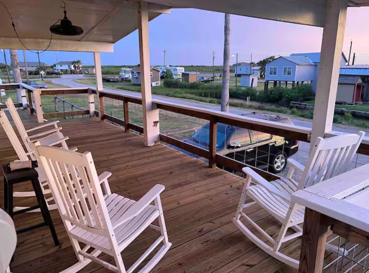 Image 2: Rear Porch Offering View of Driveway