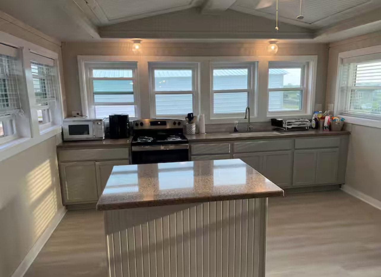 Image 3: Light-Filled Kitchen with Wrap-Around Windows & Ce