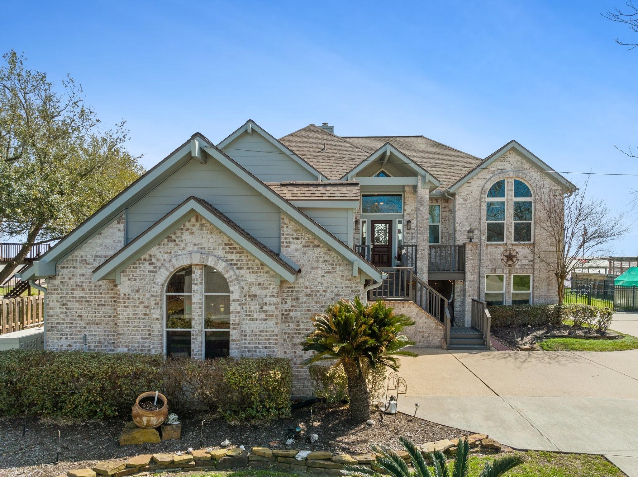 Image 3: This stunning retreat offers a perfect blend of co
