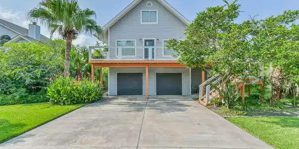 208 Baywood Street