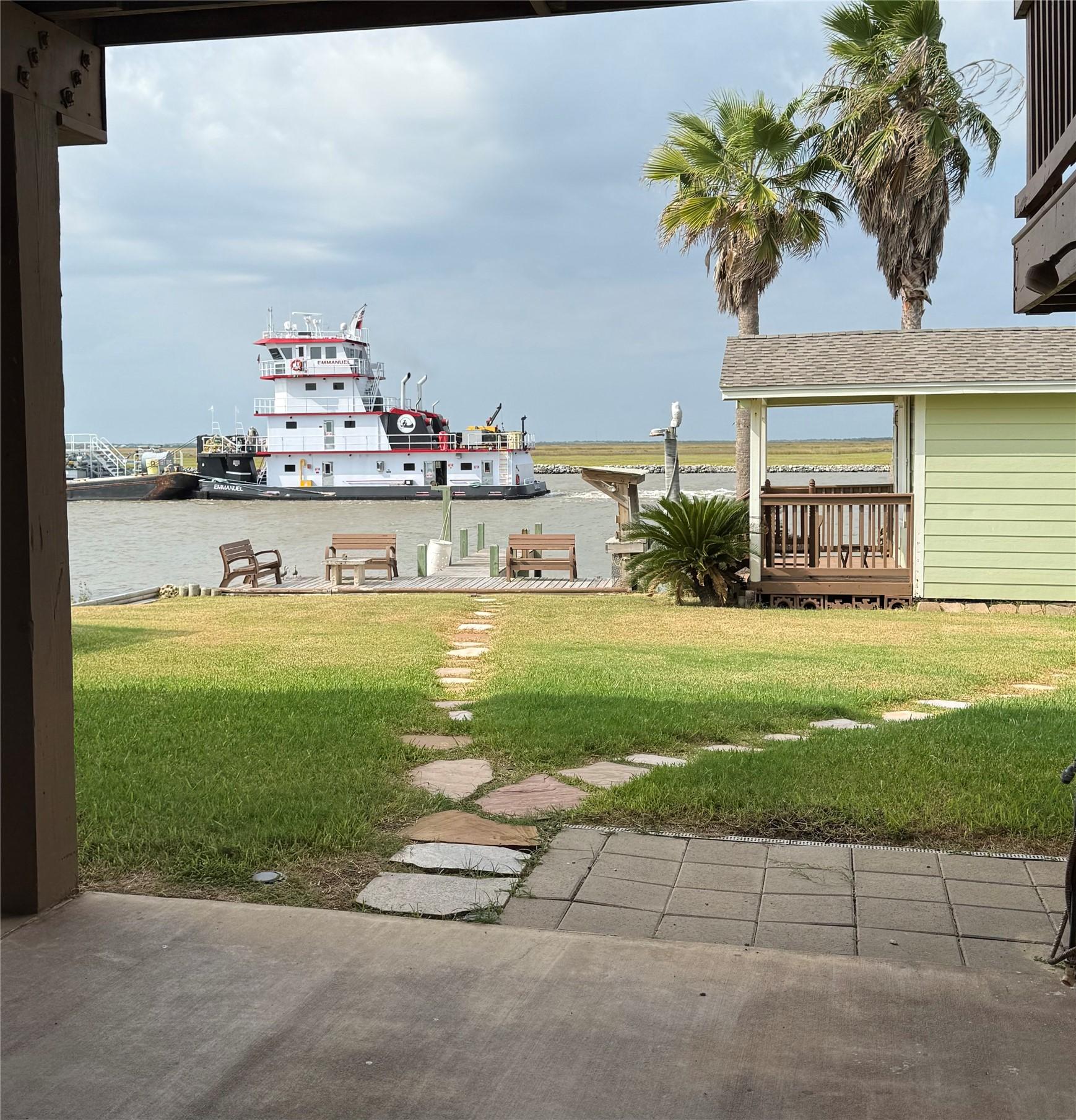 Image 2: Experience vibrant marine activity on the Intracoa