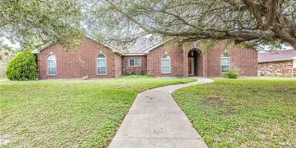 5 Las Brisas Place