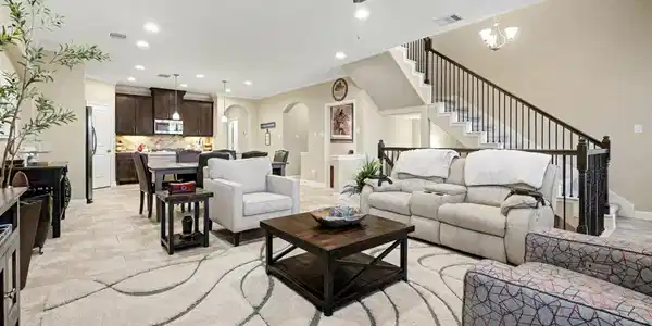 723 Via Lago
