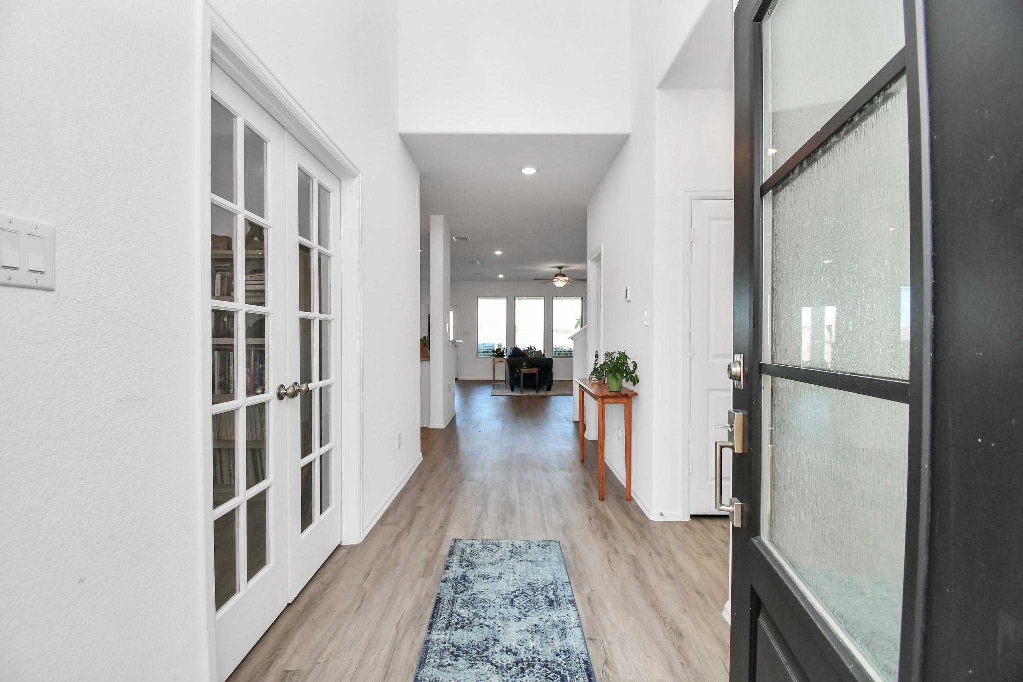 Image 1: Beautiful 5 bedroom 3.5 bath home with large rooms