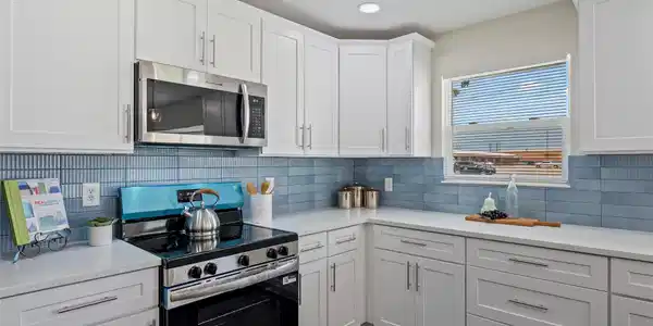 Image 3: New range and oven with built in overhead microwav