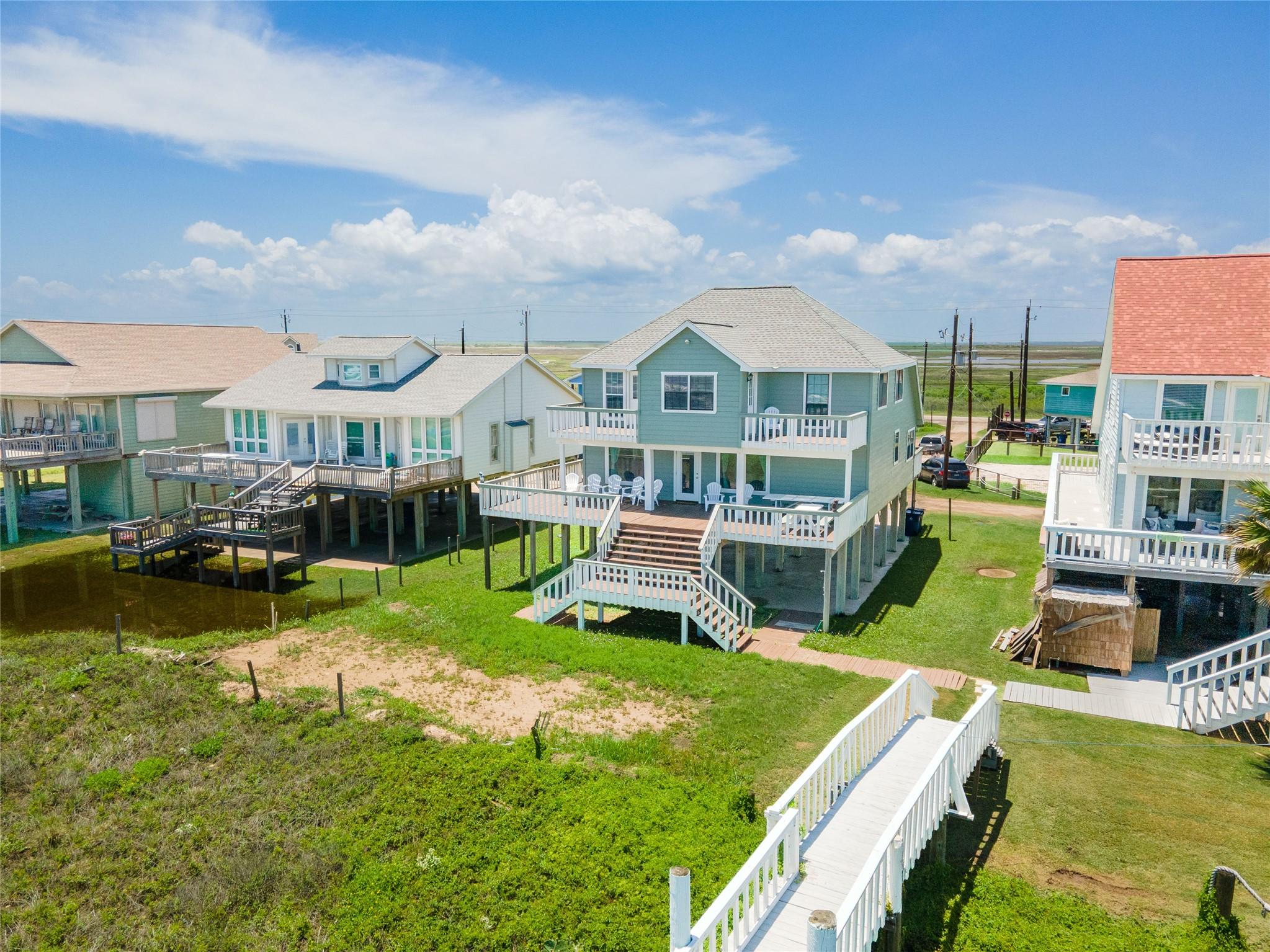 Image 3: Note beach walkover shared with neighbor