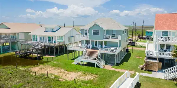 Image 3: Note beach walkover shared with neighbor