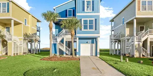 Image 3: Front of House