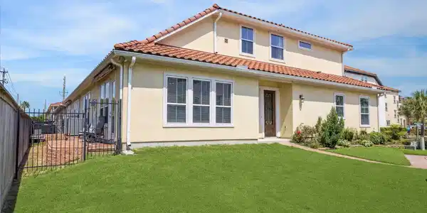 7 W Oaks Drive