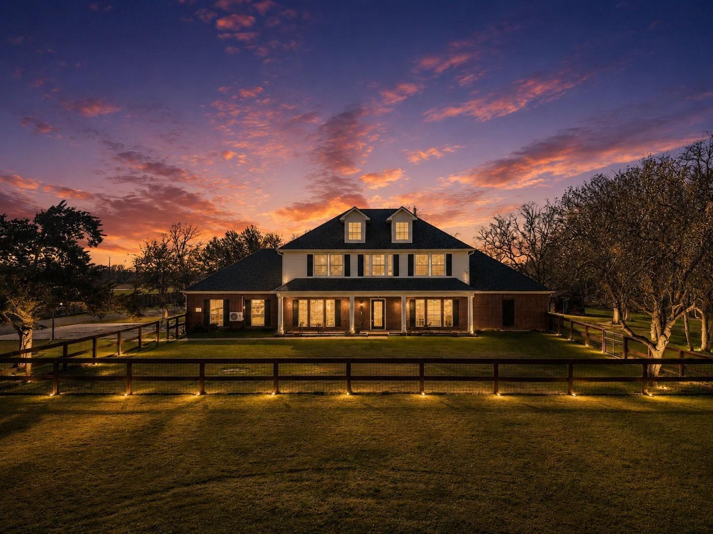 Image 1: Country Living without leaving the city behind
