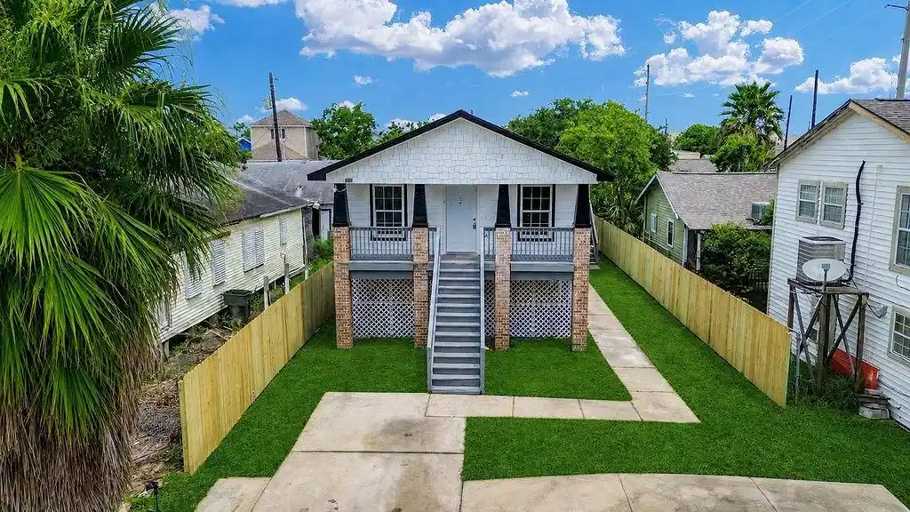 Image 1: Grass has been digitally altered.