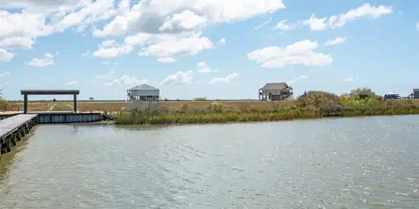 Image 3: Subdivision offers Bay fishing as well as direct a