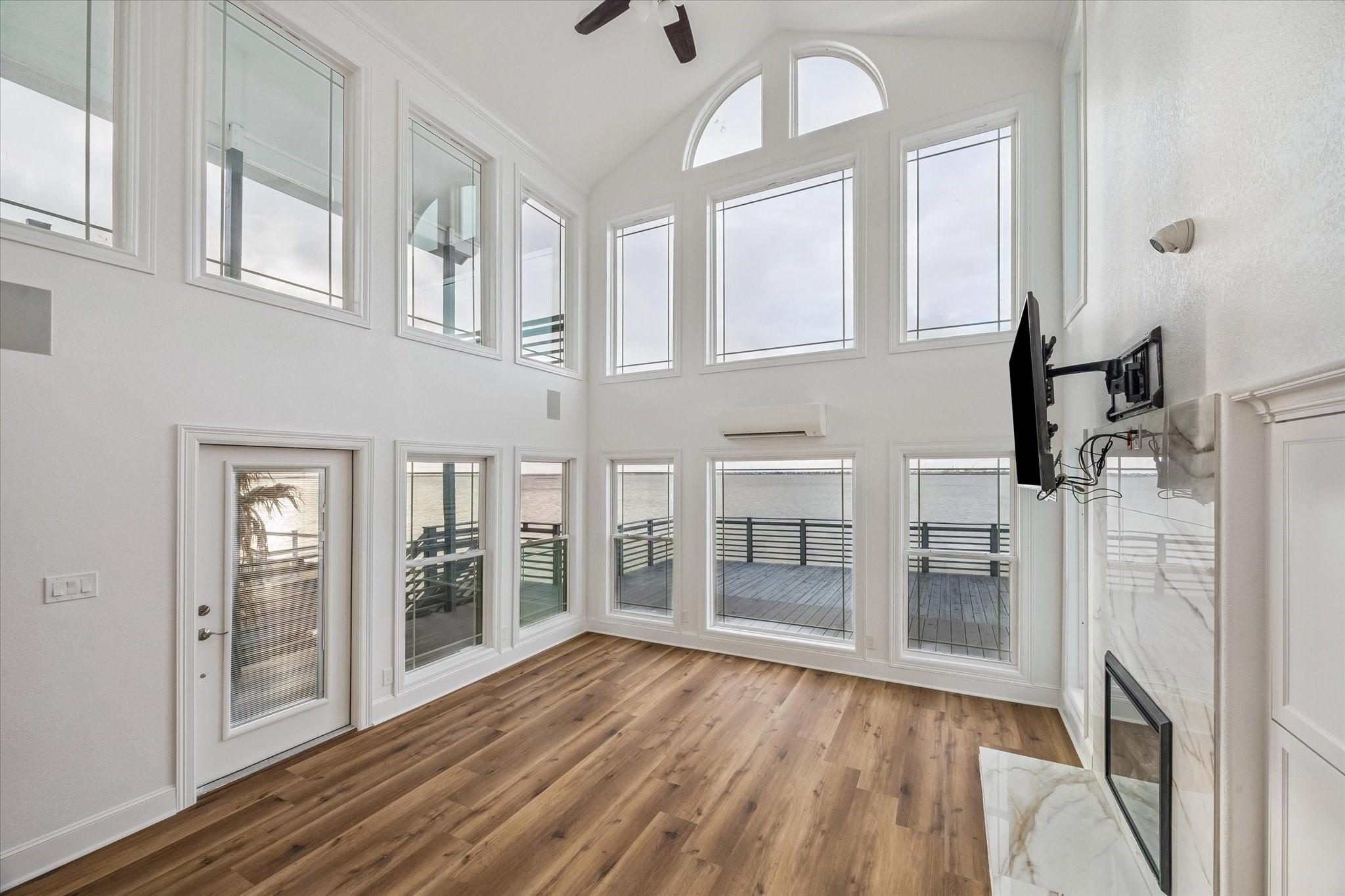 Image 2: LIVING AREA