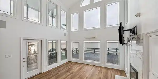Image 2: LIVING AREA