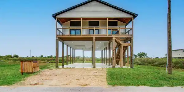 1211 W Canal