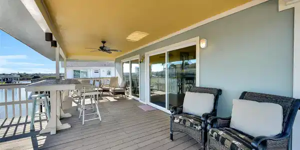 Image 4: As you head upstairs to the front door, you&rsquo;re wel