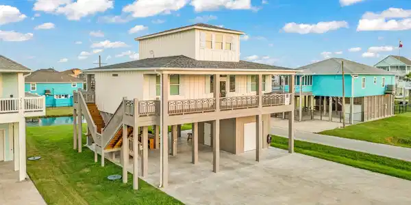 2200 Crab Street