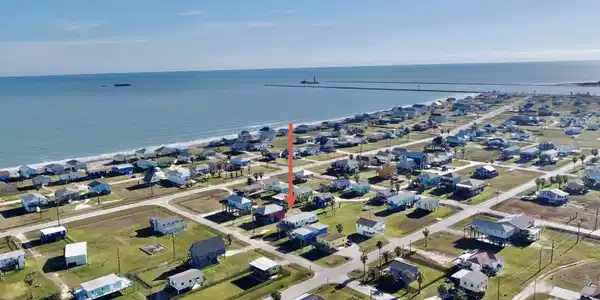 Image 2: Located in the heart of Surfside Beach