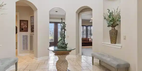 Image 4: Entry way