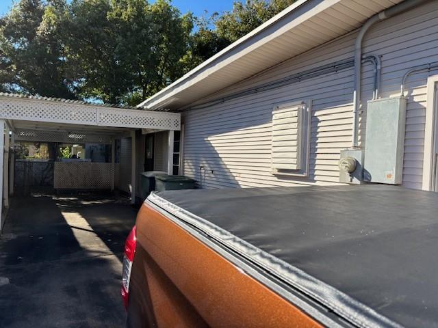 Image 4: East side driveway