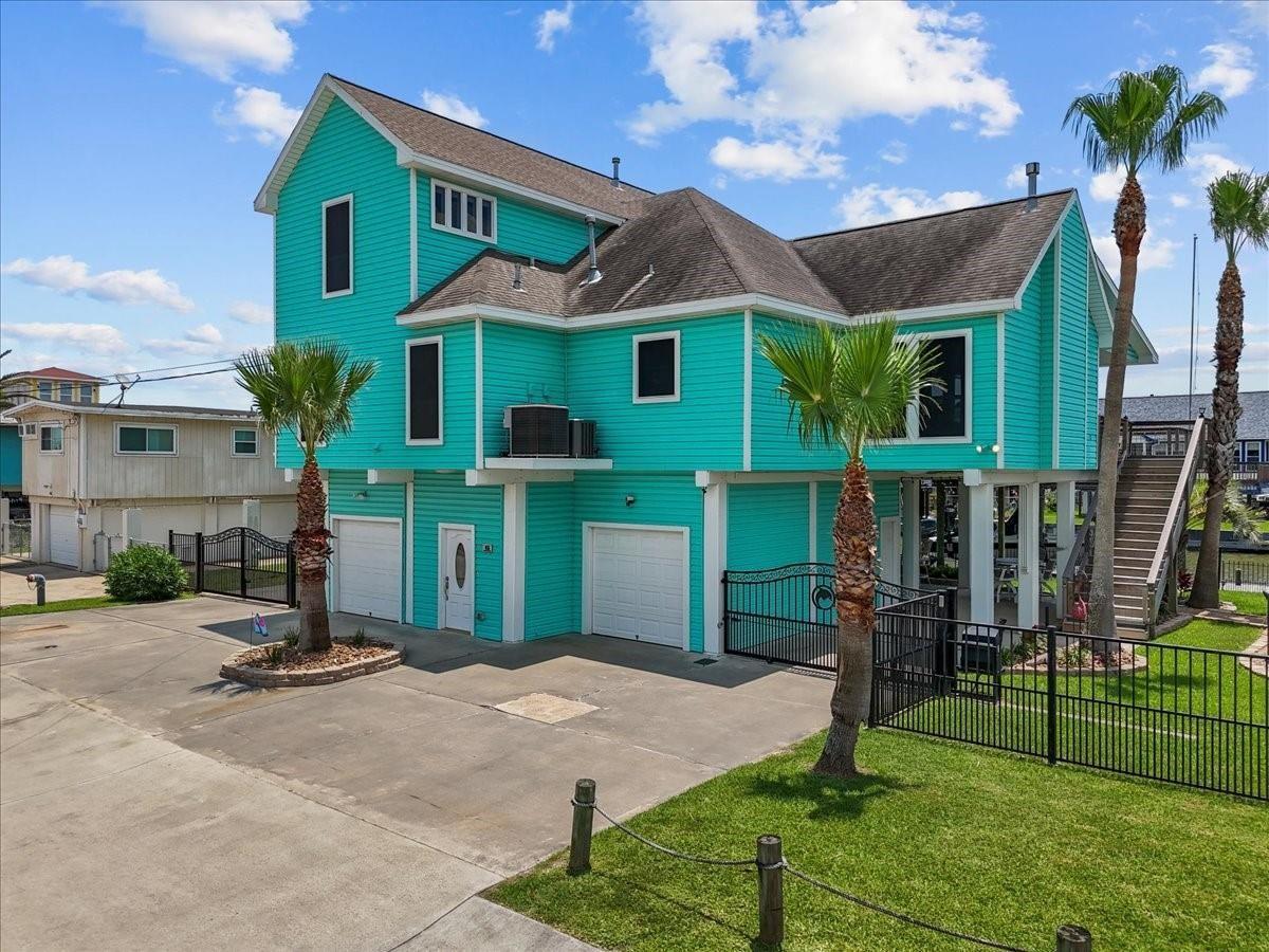 Image 2: Beautiful Coastal Home