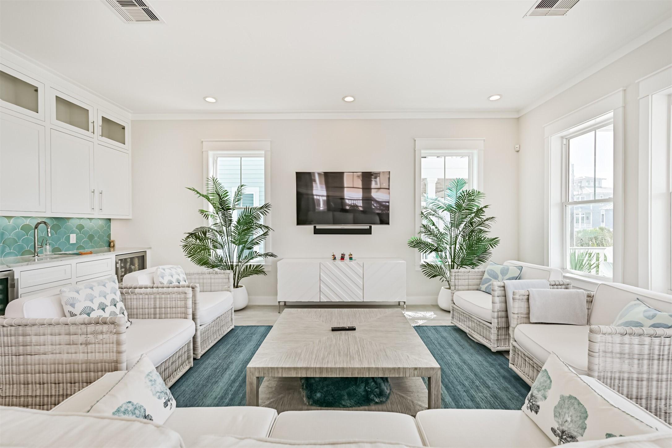 Image 3: Living Room