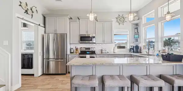 Image 3: Extra-long granite bar perfect for
 entertaining