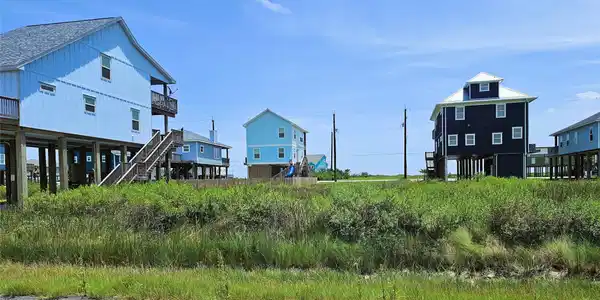 Image 4: Beach & Bay Views
