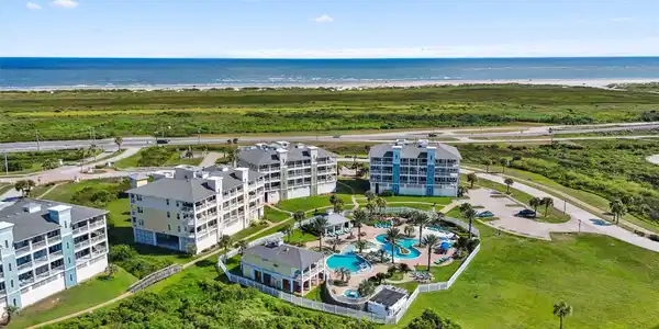 Image 3: Living here means endless opportunities for relaxa