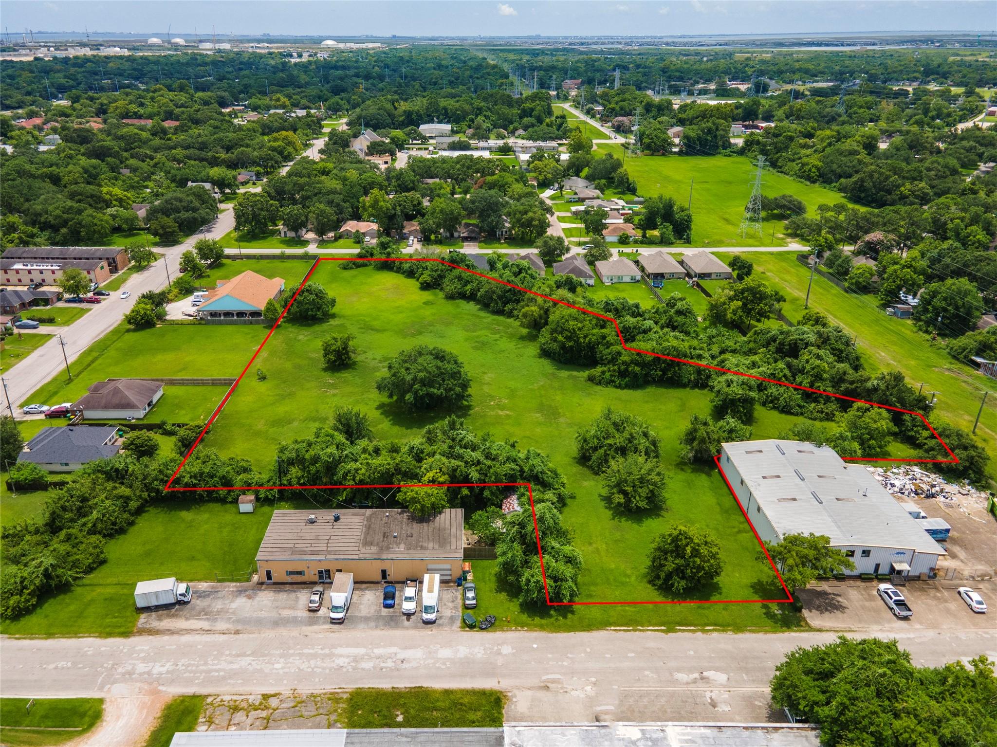 Image 1: Aerial view highlighting the property&rsquo;s Linton Dri