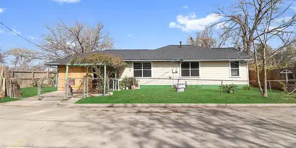 1606 W Humble Street