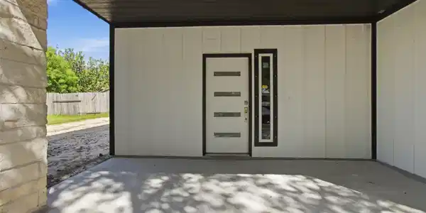 Image 3: Porch